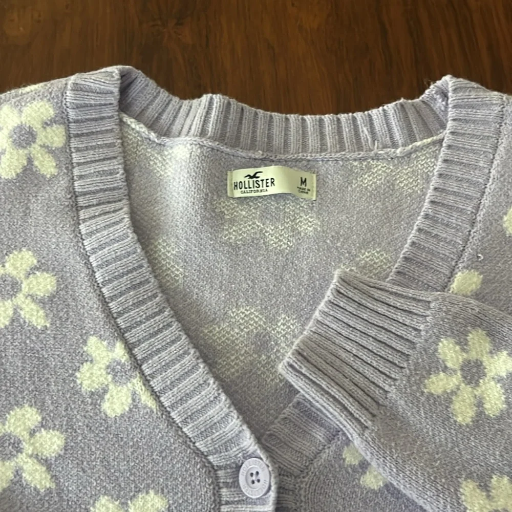 V Neck Cardigan - Picture 2 of 5